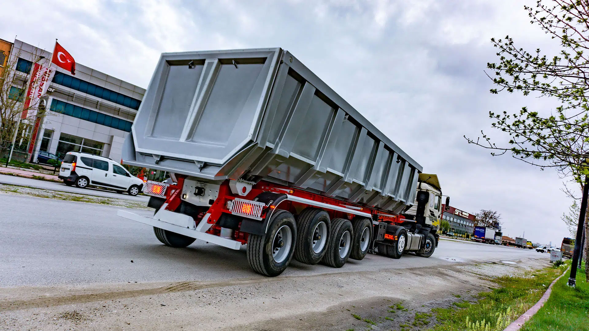 FROM 30m3 to 100m3 ROCK TYPE TIPPER TRAILER VOLUME